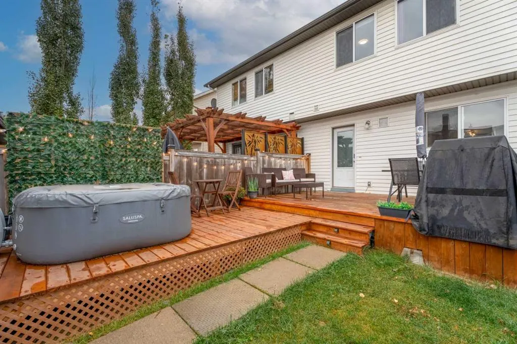 242 Elgin Place SE
