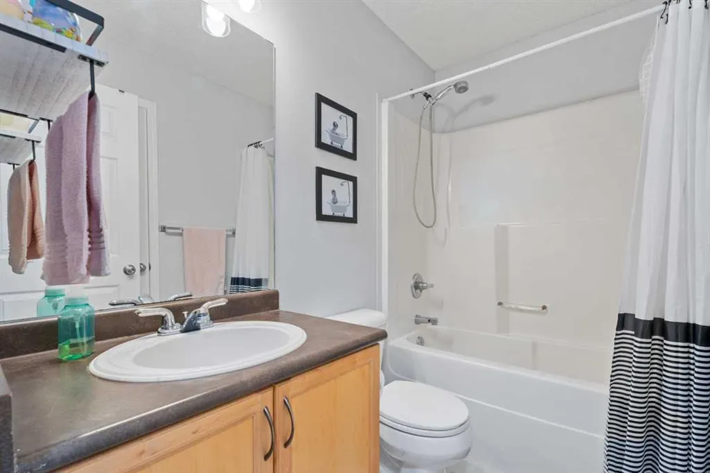 242 Elgin Place SE
