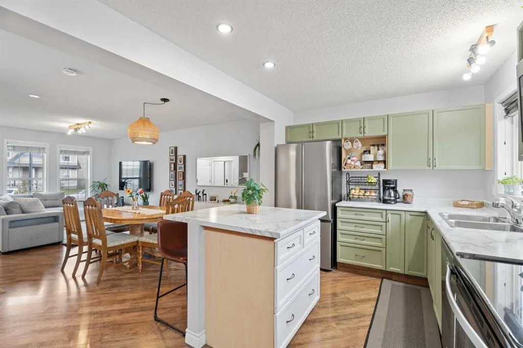 242 Elgin Place SE