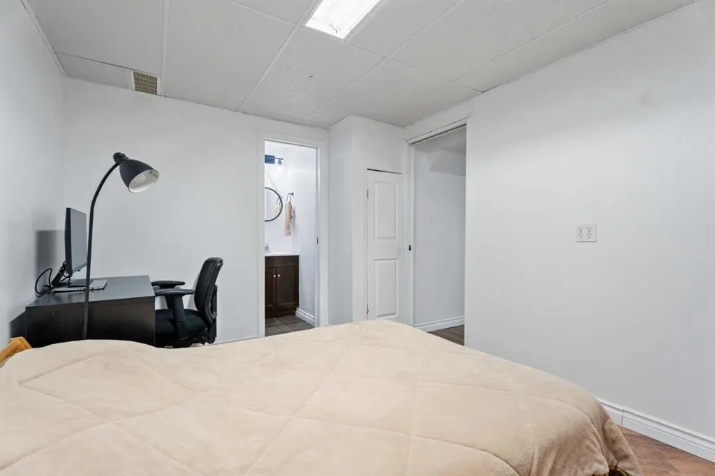 242 Elgin Place SE