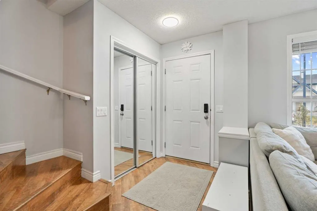 242 Elgin Place SE