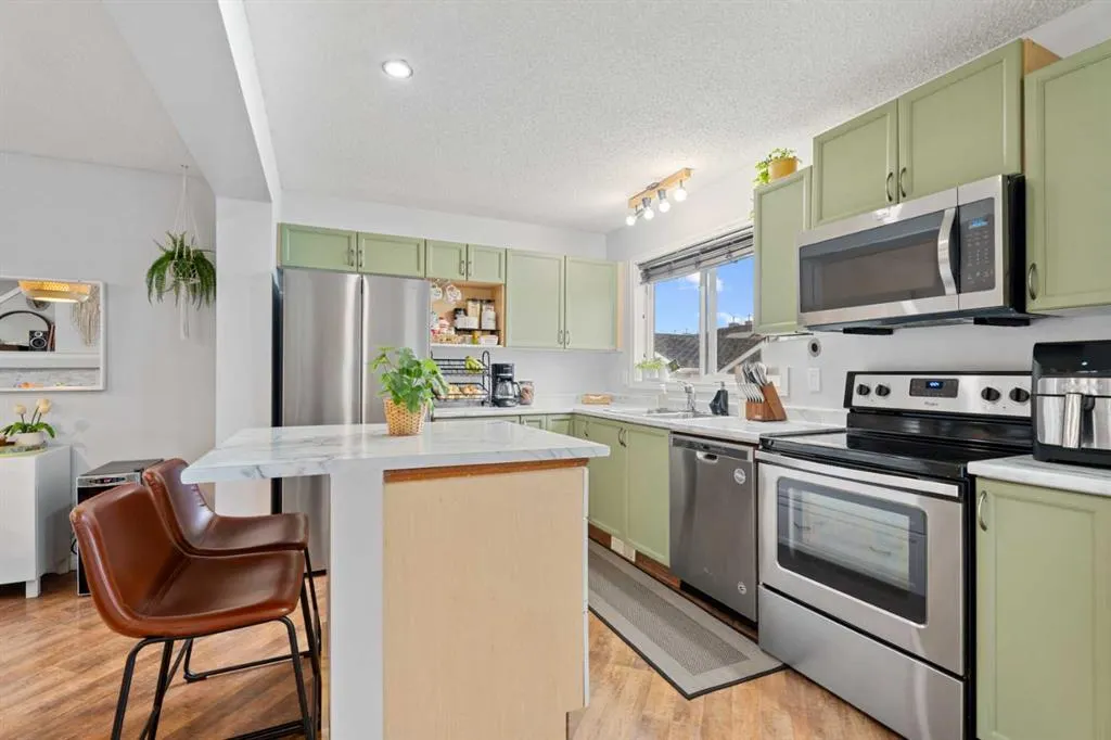 242 Elgin Place SE