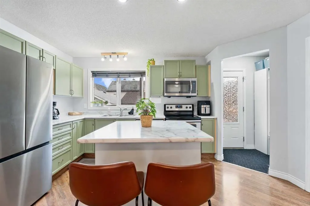 242 Elgin Place SE