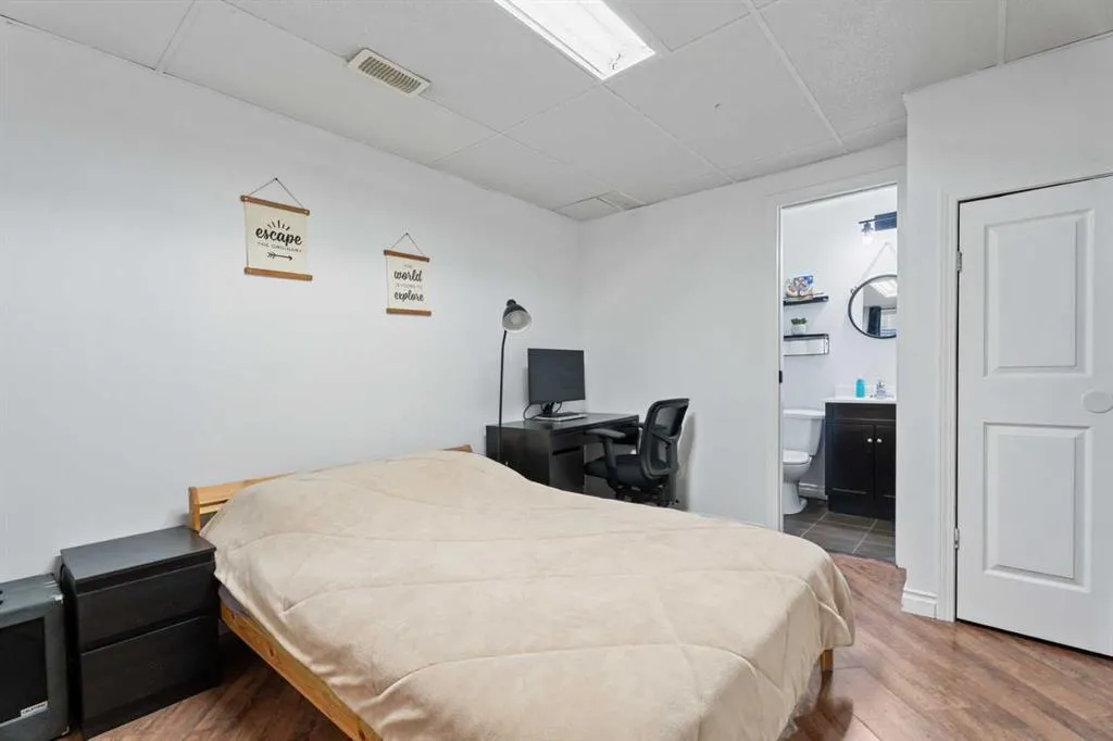 242 Elgin Place SE