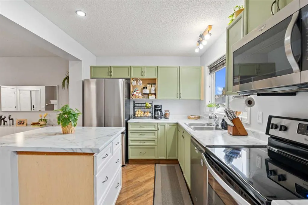 242 Elgin Place SE