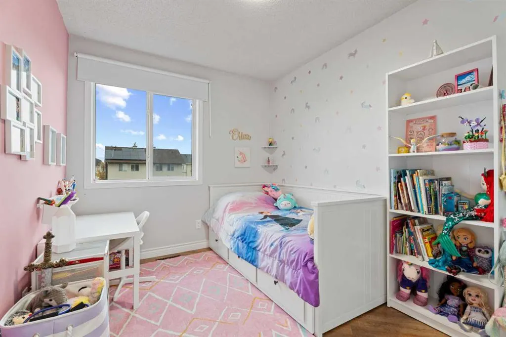 242 Elgin Place SE