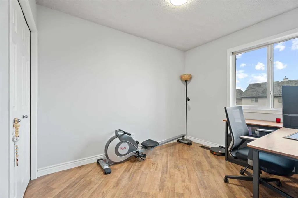 242 Elgin Place SE