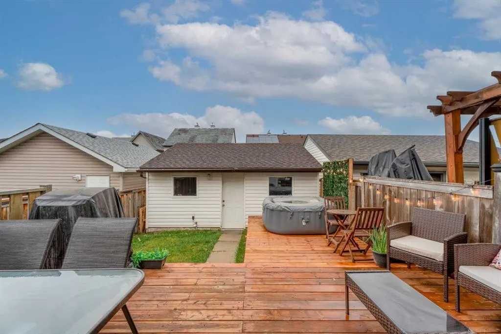 242 Elgin Place SE