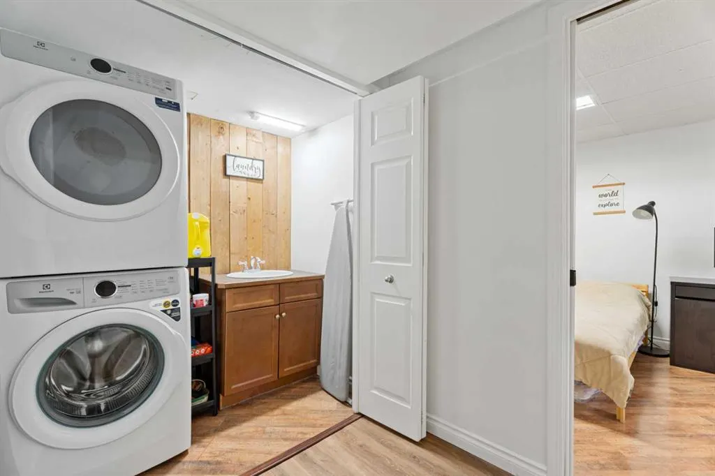 242 Elgin Place SE