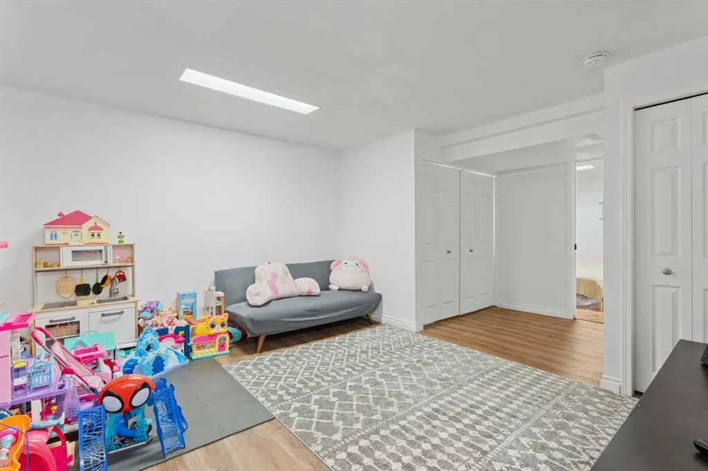 242 Elgin Place SE