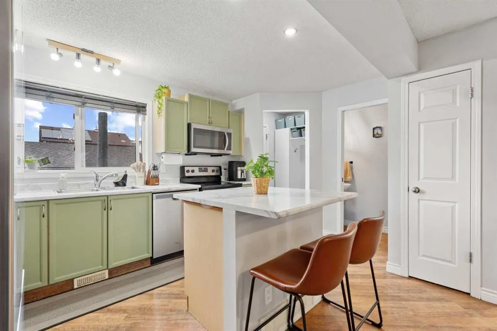 242 Elgin Place SE