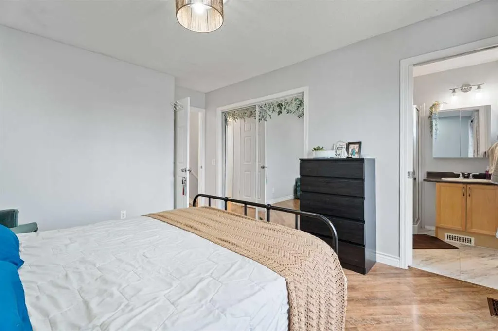 242 Elgin Place SE