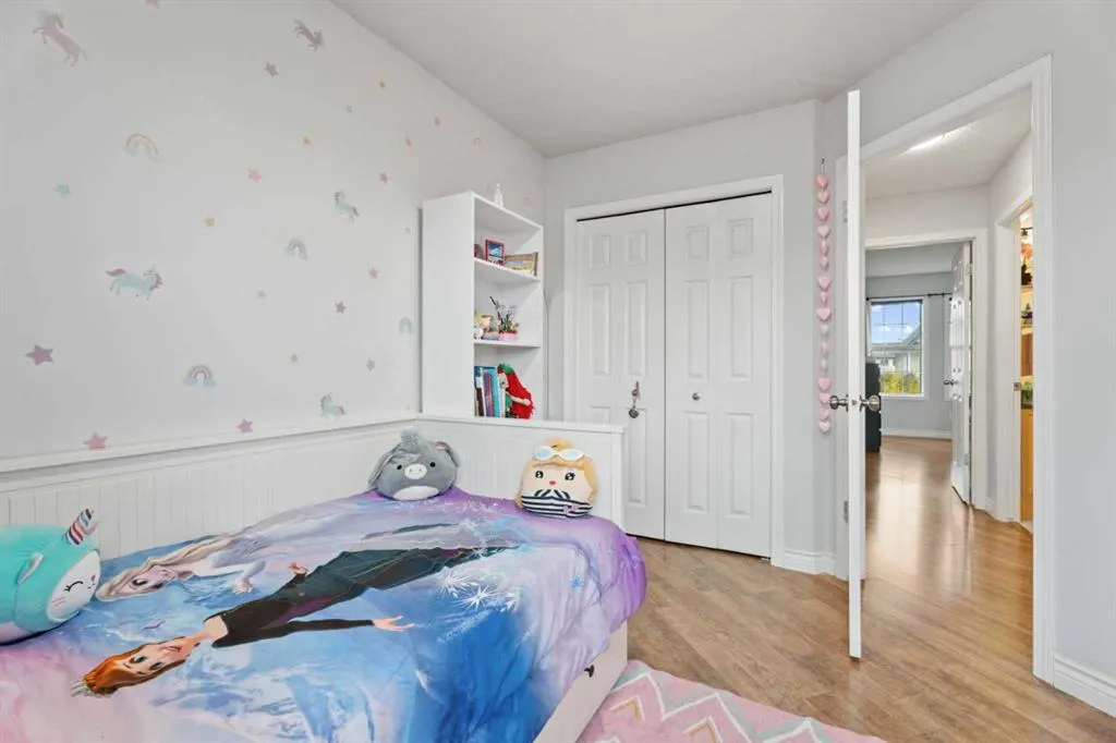 242 Elgin Place SE