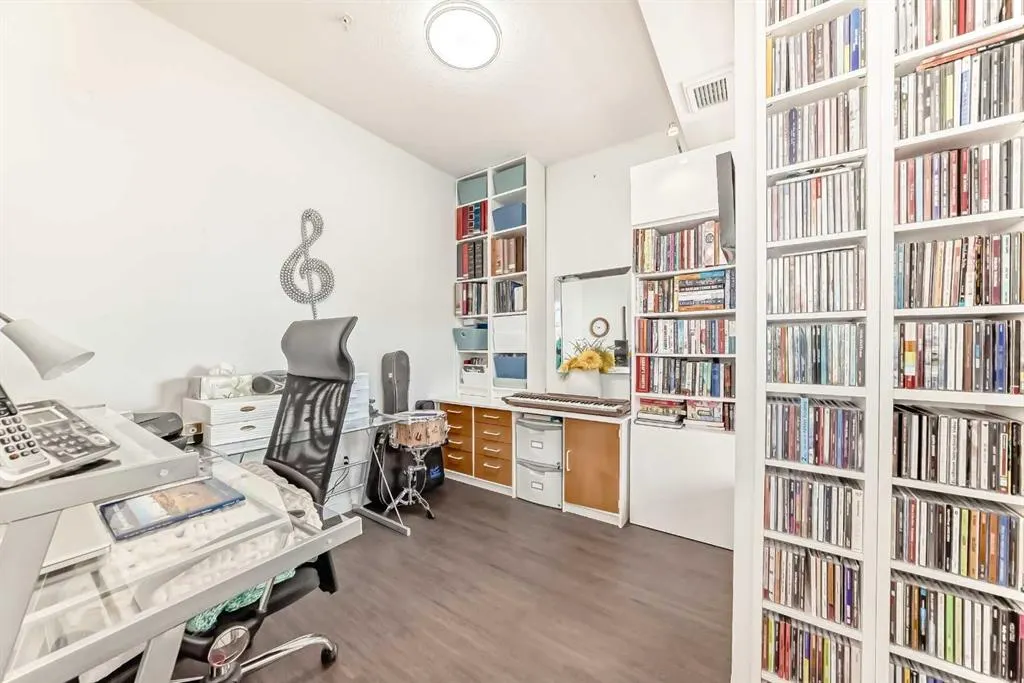 122 Mahogany Centre SE, #202