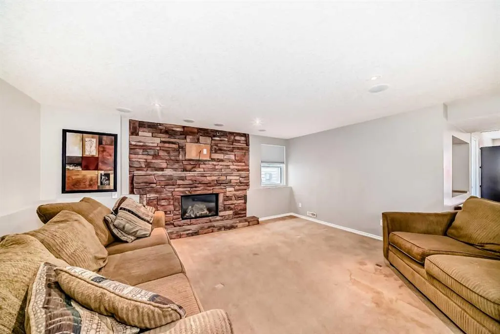 26 Copperfield View SE
