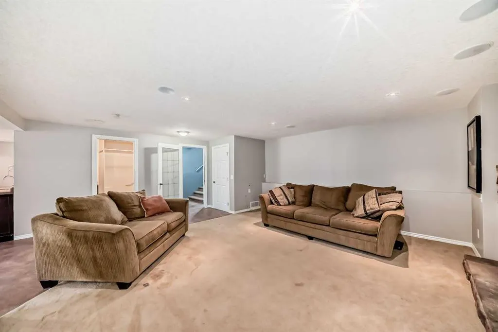 26 Copperfield View SE