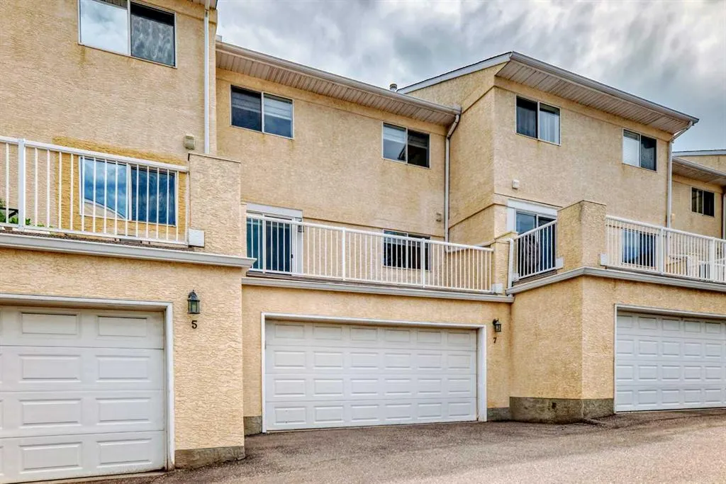 7 Millrose Place SW