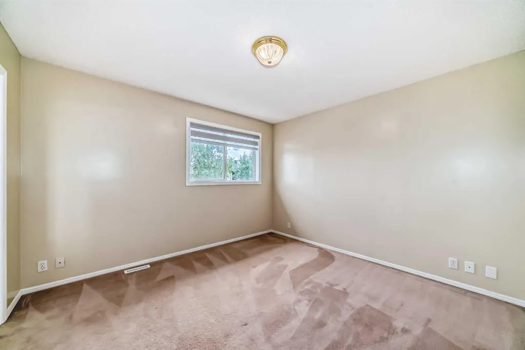 7 Millrose Place SW