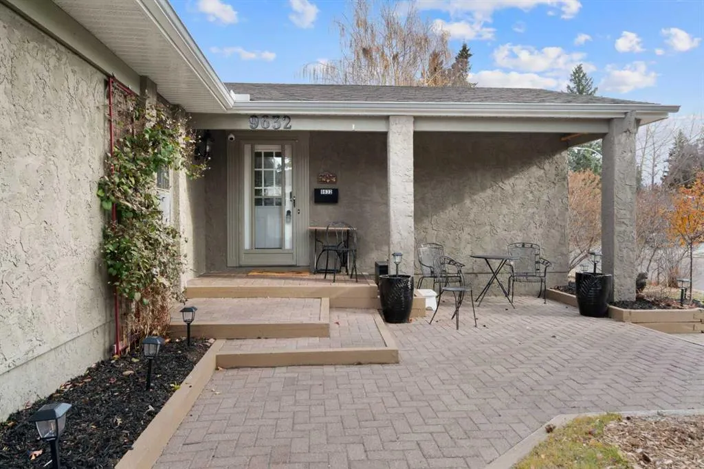 9632 Oakcliffe Drive SW