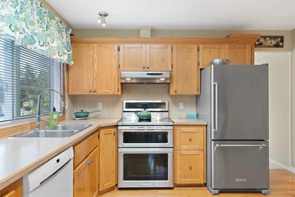 9632 Oakcliffe Drive SW