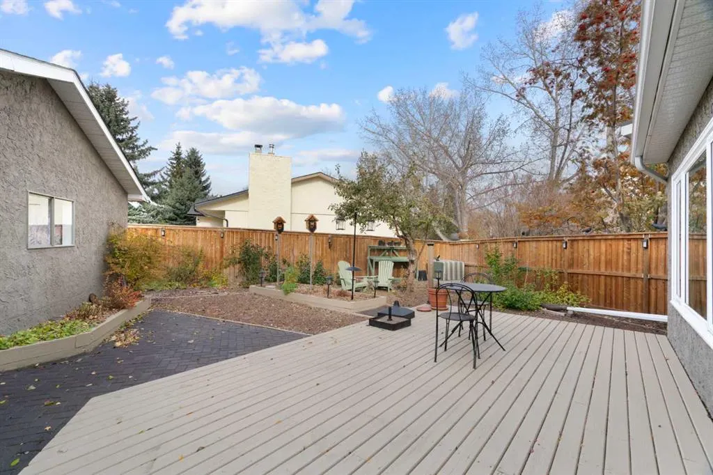 9632 Oakcliffe Drive SW