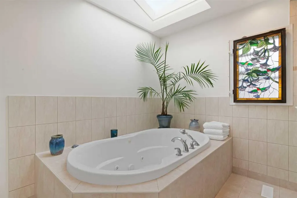 9632 Oakcliffe Drive SW