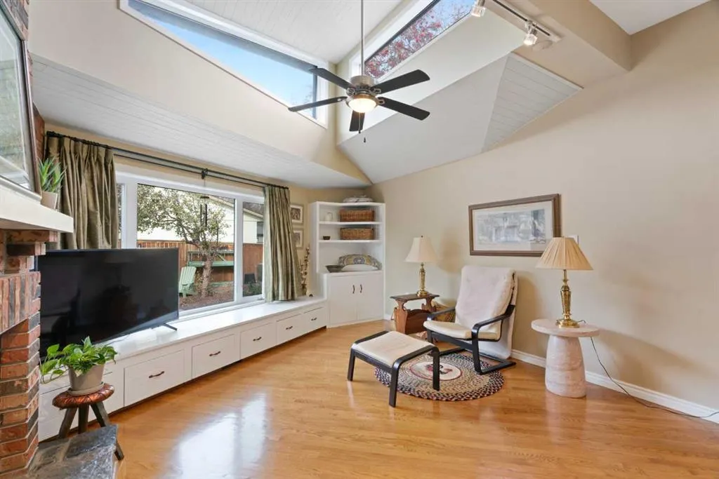 9632 Oakcliffe Drive SW