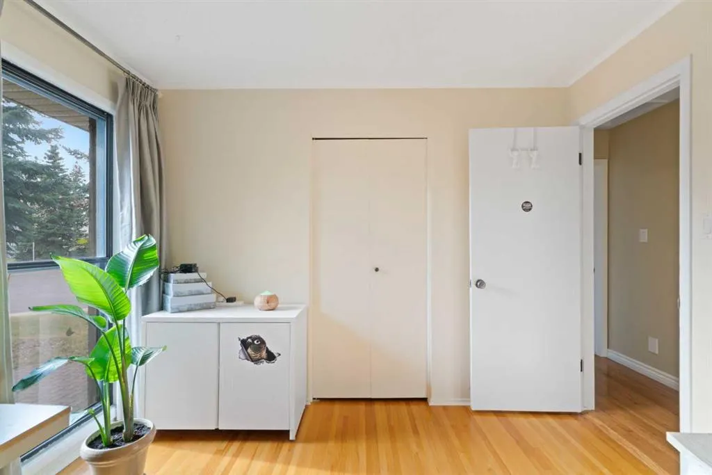 9632 Oakcliffe Drive SW