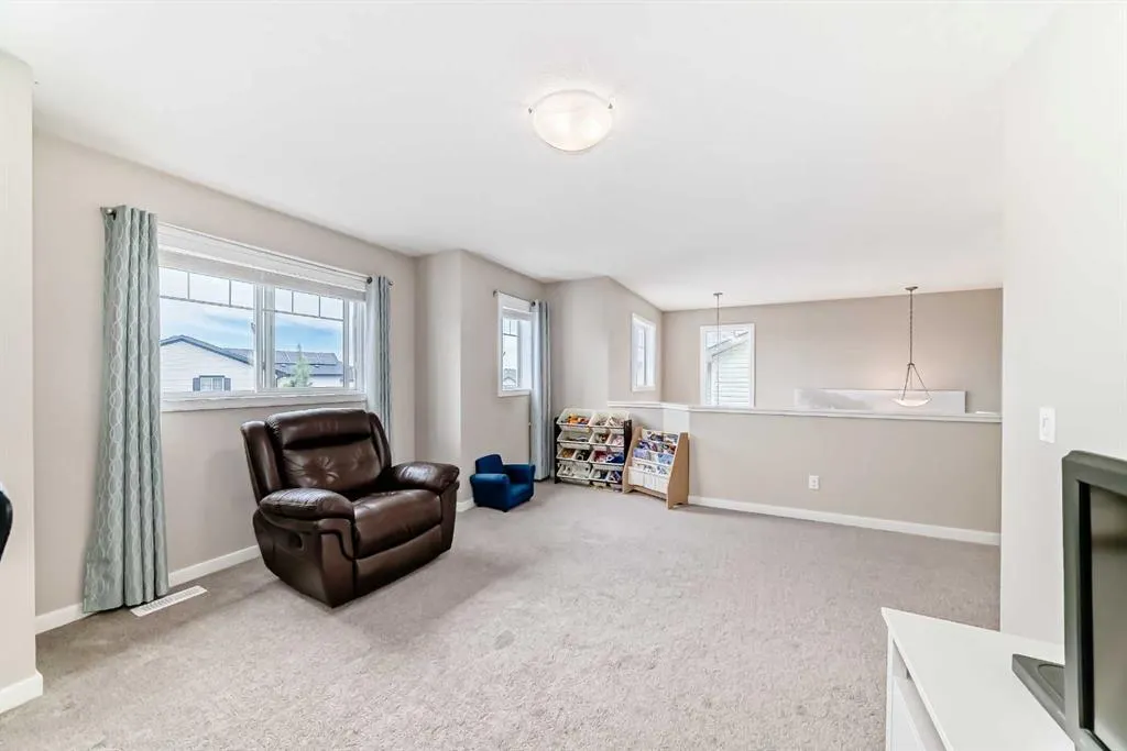 180 Kinlea Link NW