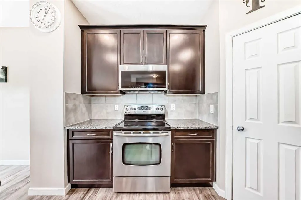 180 Kinlea Link NW