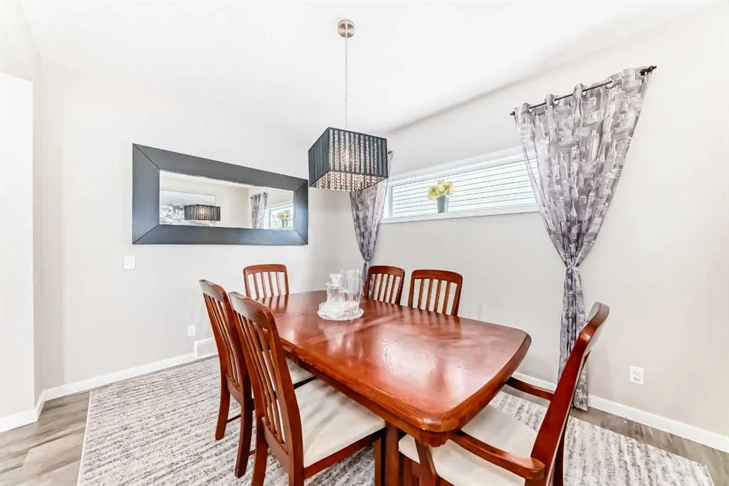 180 Kinlea Link NW