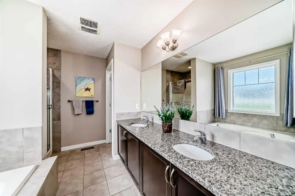 180 Kinlea Link NW