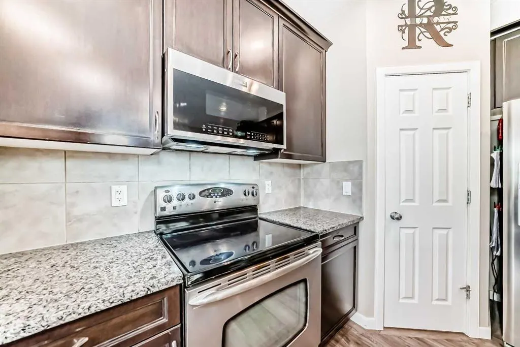 180 Kinlea Link NW