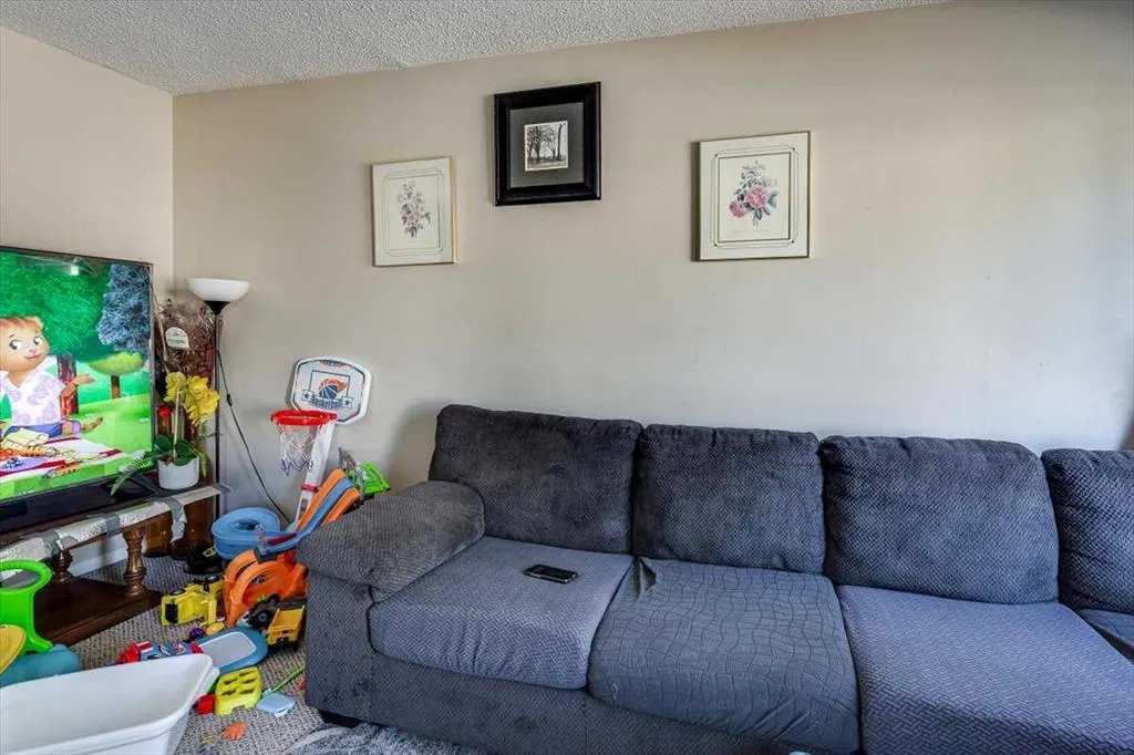 7 Nyberg Avenue
