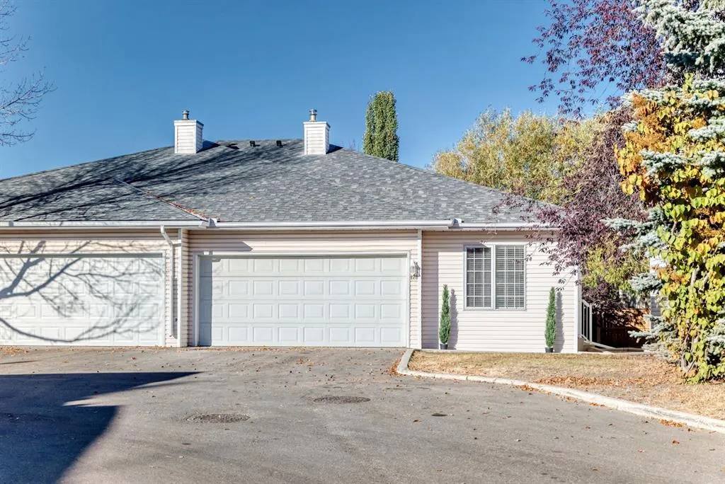 126 Hawkstone Manor NW