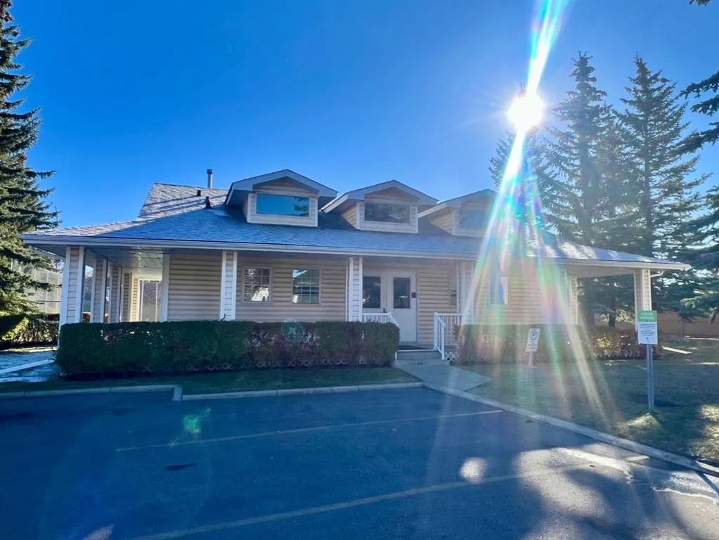 126 Hawkstone Manor NW