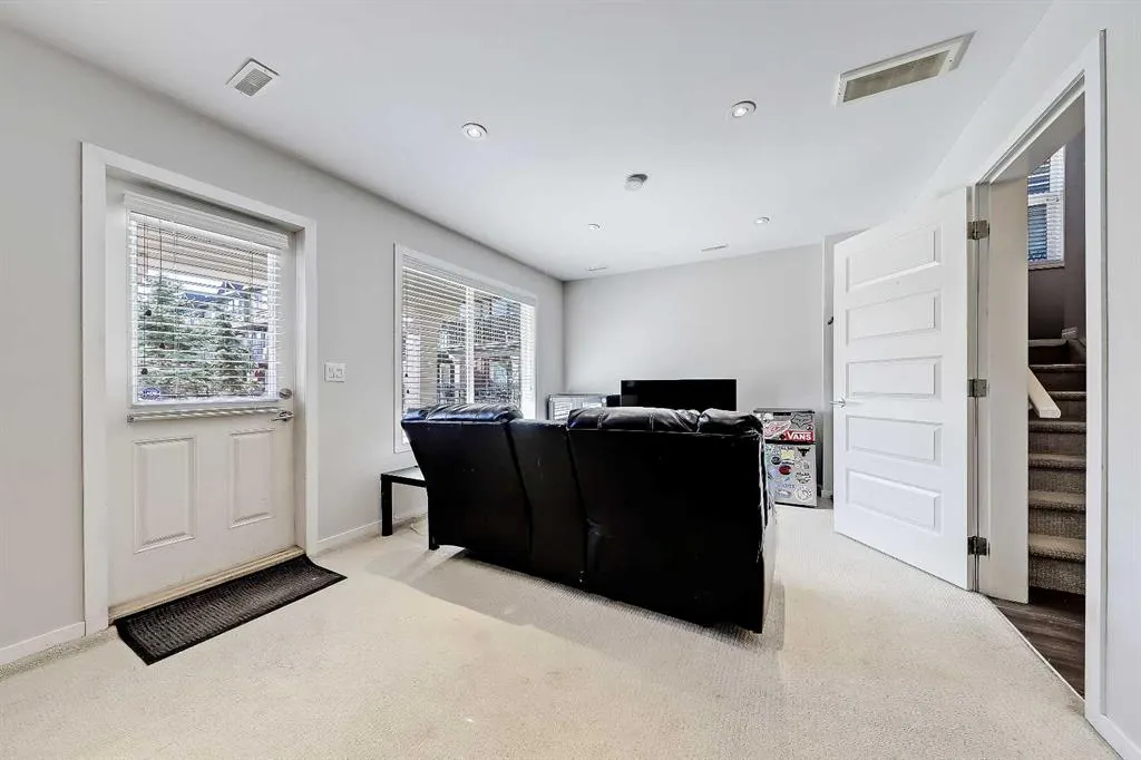 1086 Williamstown Boulevard NW, #401