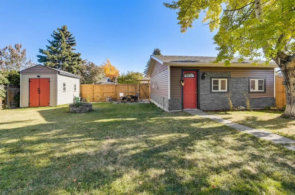 828 Queensland Drive SE