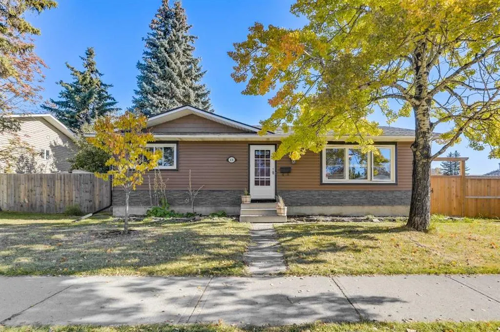 828 Queensland Drive SE