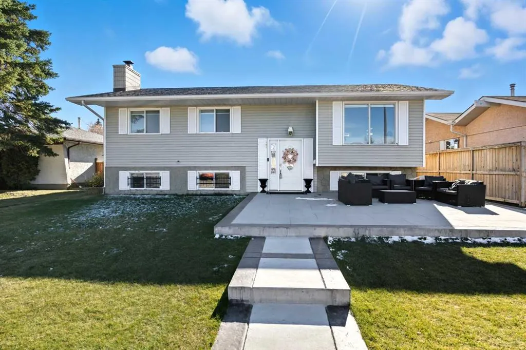 211 Pinetree Place NE