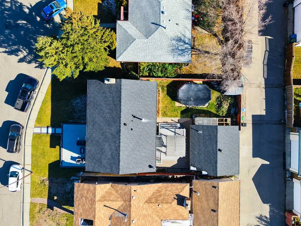 211 Pinetree Place NE