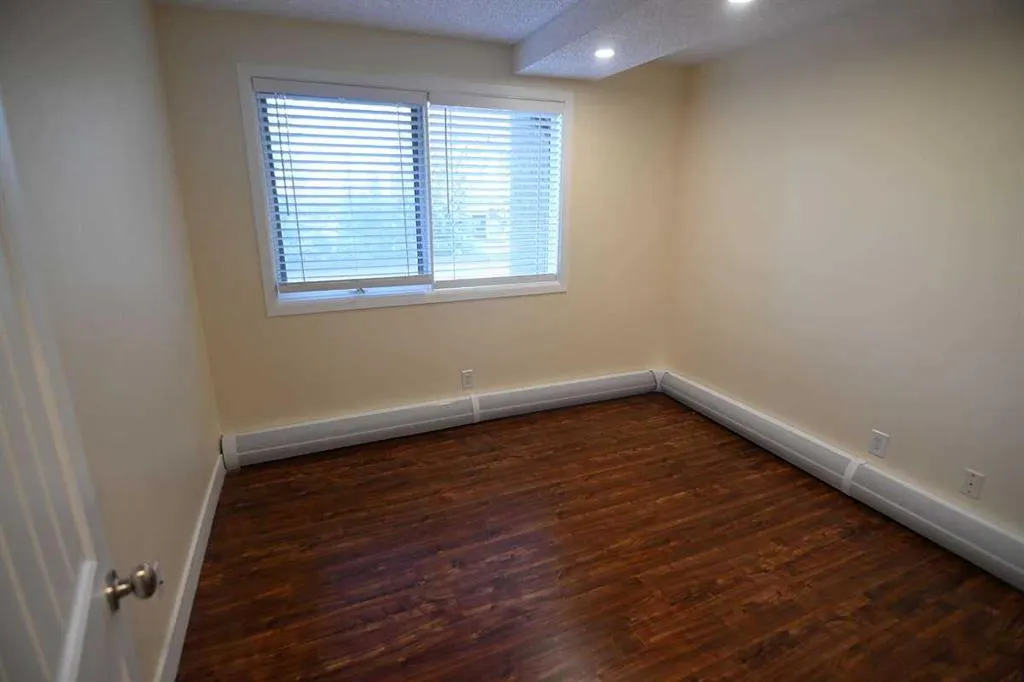 211 Village Terrace SW, #5