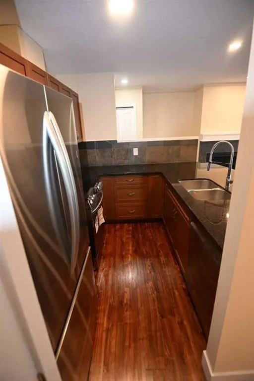 211 Village Terrace SW, #5