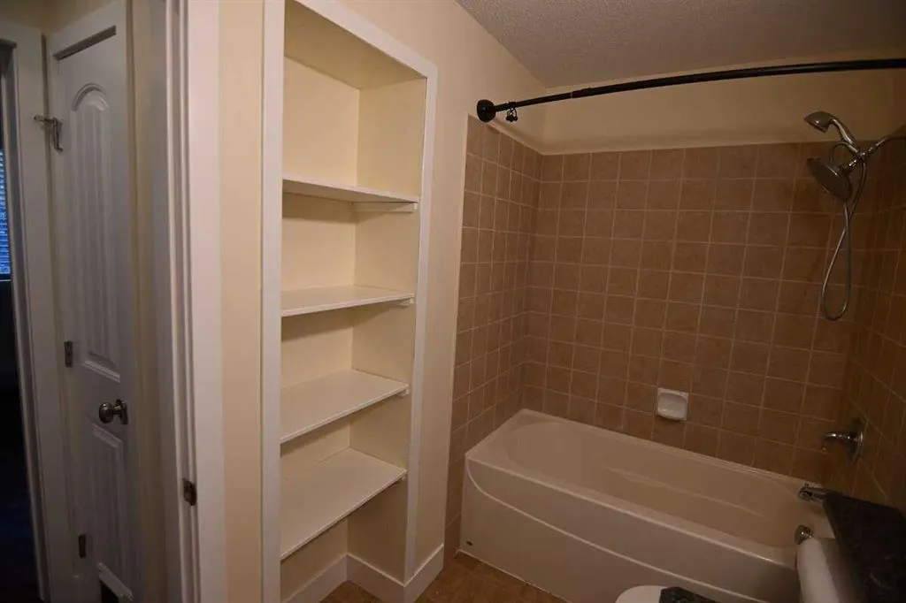 211 Village Terrace SW, #5