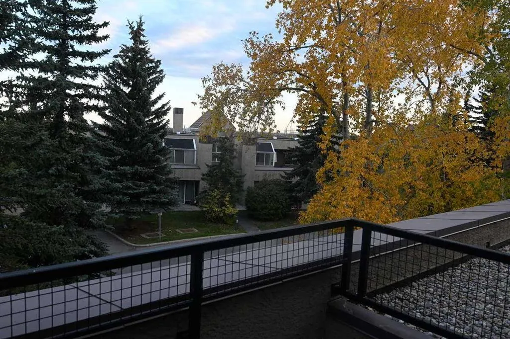 211 Village Terrace SW, #5