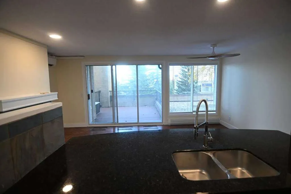 211 Village Terrace SW, #5
