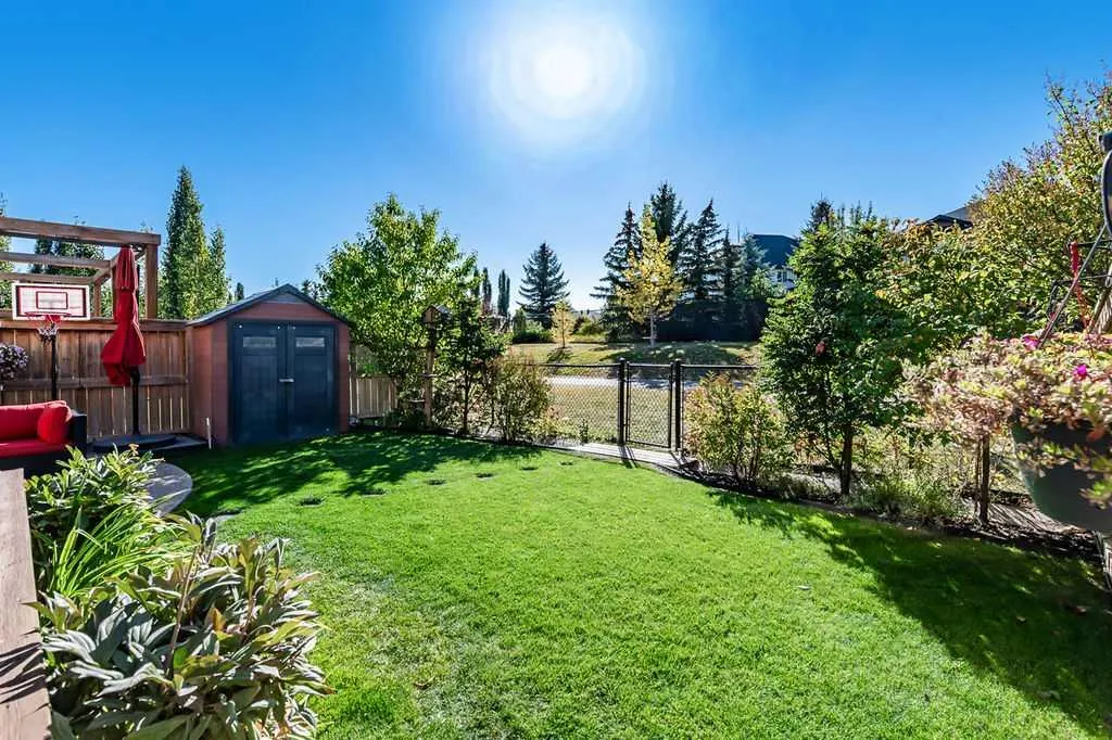 29 Cougar Ridge Close SW