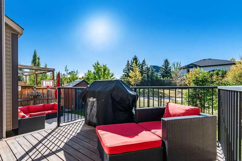 29 Cougar Ridge Close SW