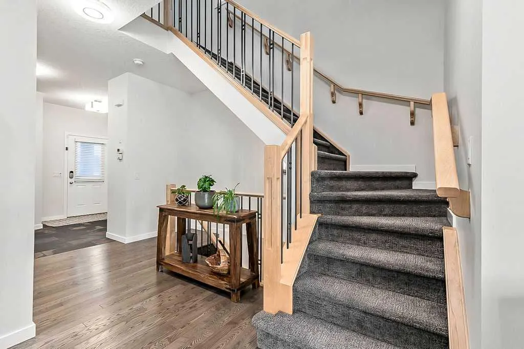 29 Cougar Ridge Close SW
