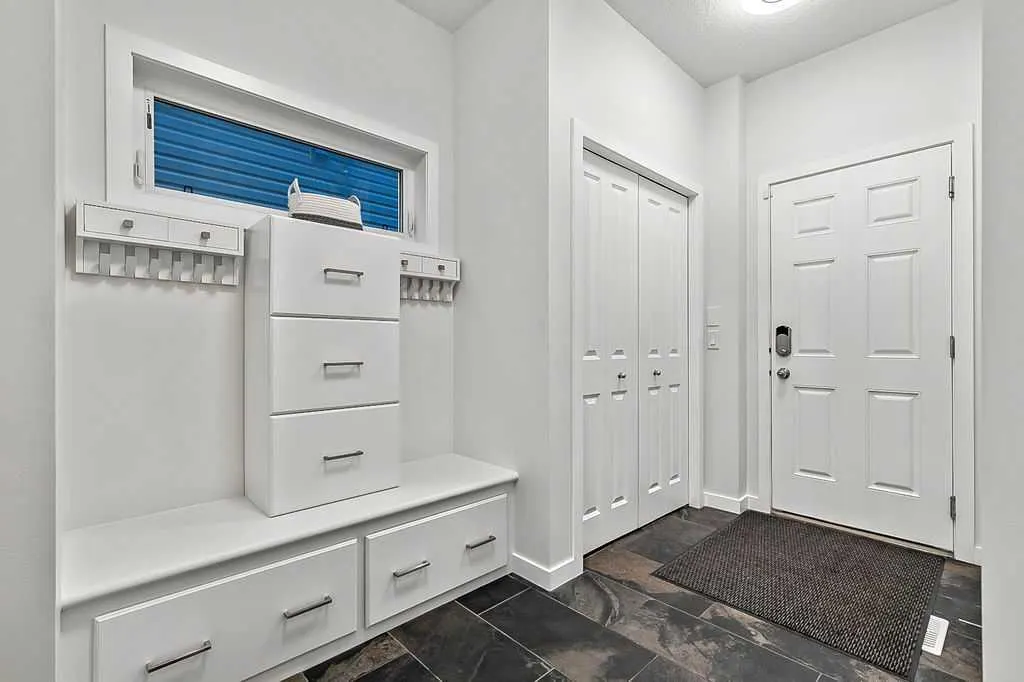 29 Cougar Ridge Close SW